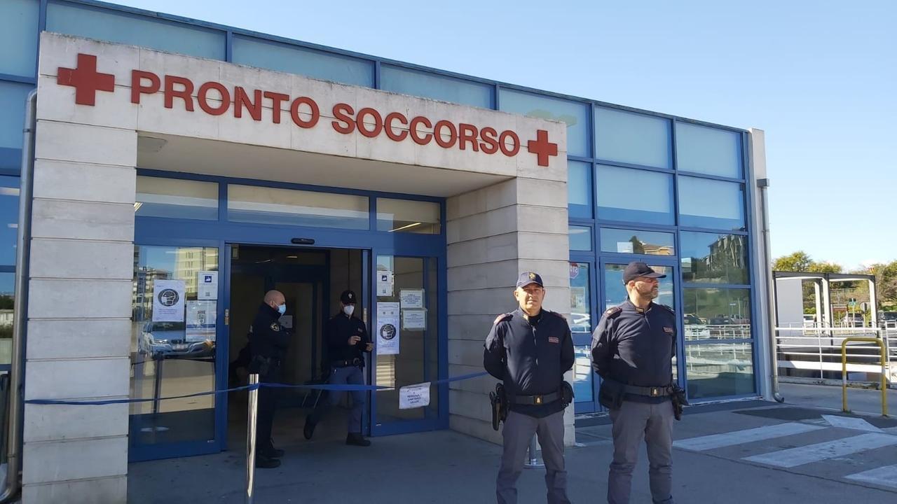 Cagliari, sta male e lo portano in ospedale: nello stomaco 90 ovuli di eroina
