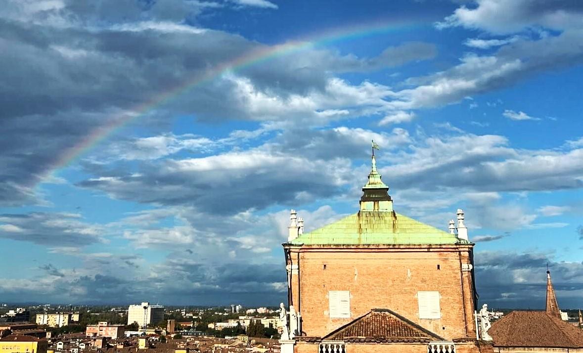 
	L'arcobaleno sul cielo di Modena (foto Osservatorio Geofisico di Unimore)

