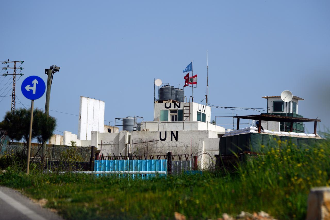 Libano, l’esercito israeliano spara contro le basi Unifil a comando italiano: le reazioni