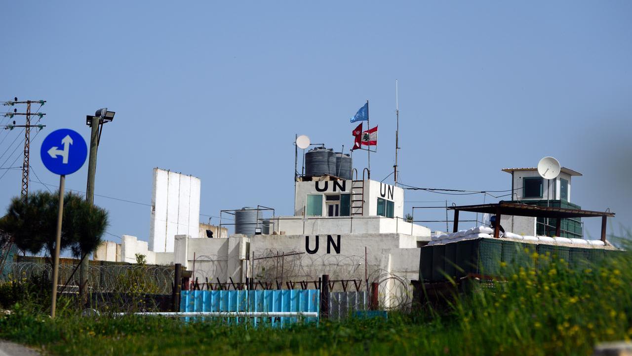 Libano, l’esercito israeliano spara contro le basi Unifil a comando italiano: le reazioni