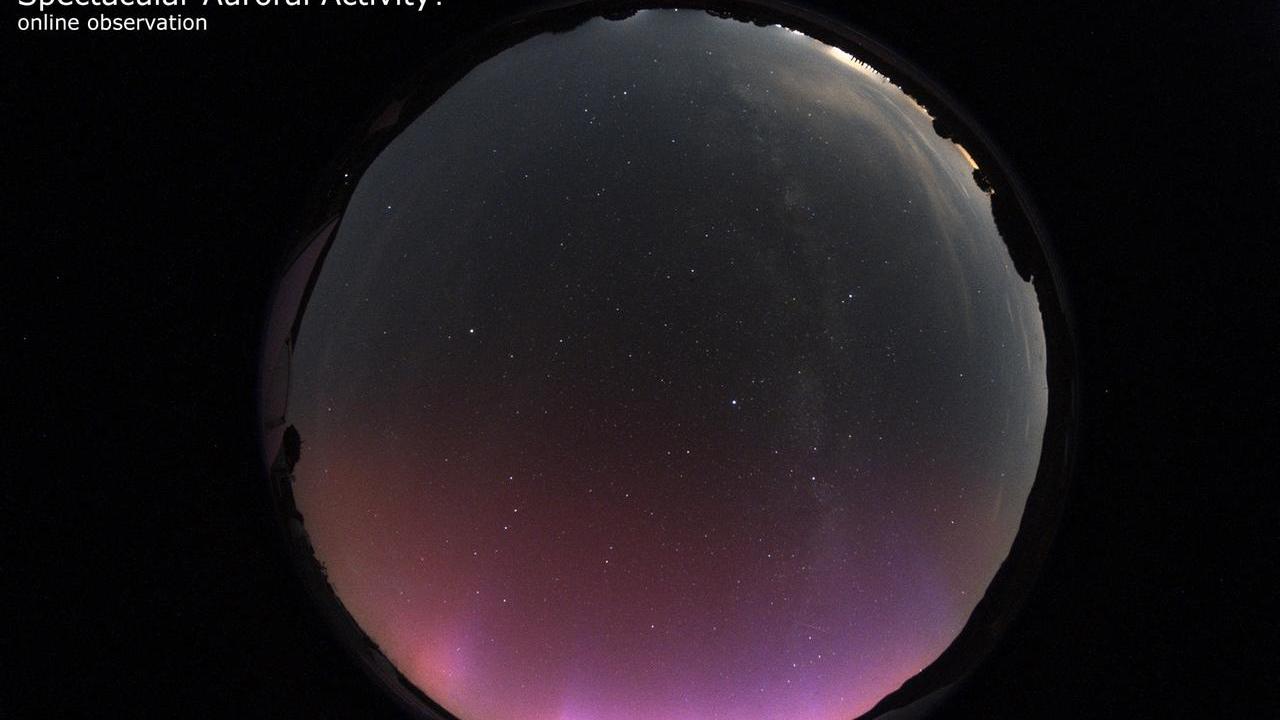 Possibile aurora boreale in Toscana: quando vederla e il motivo del fenomeno