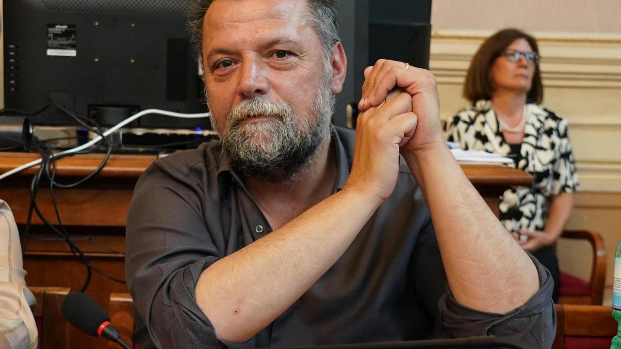 LIVORNO- primo consiglio comunale dopo rielezione di salvetti-Simone Lenzi
