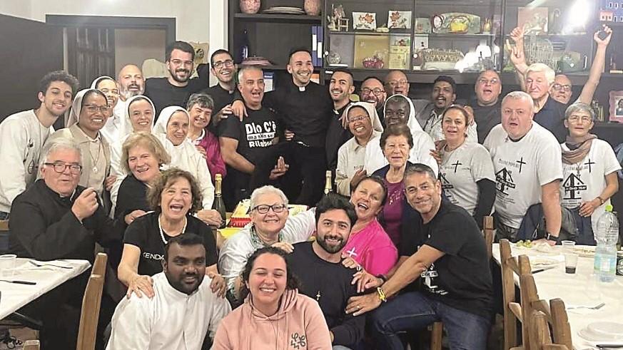 Oristano, i preti in missione tra case e bar per raccontare Dio