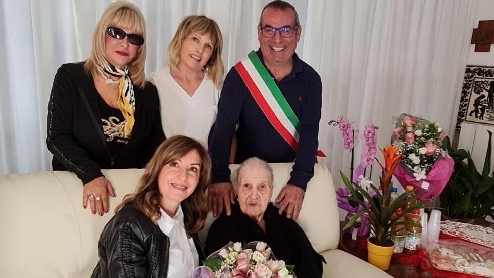 Pozzomaggiore in festa per i cento anni di Lucia Piu