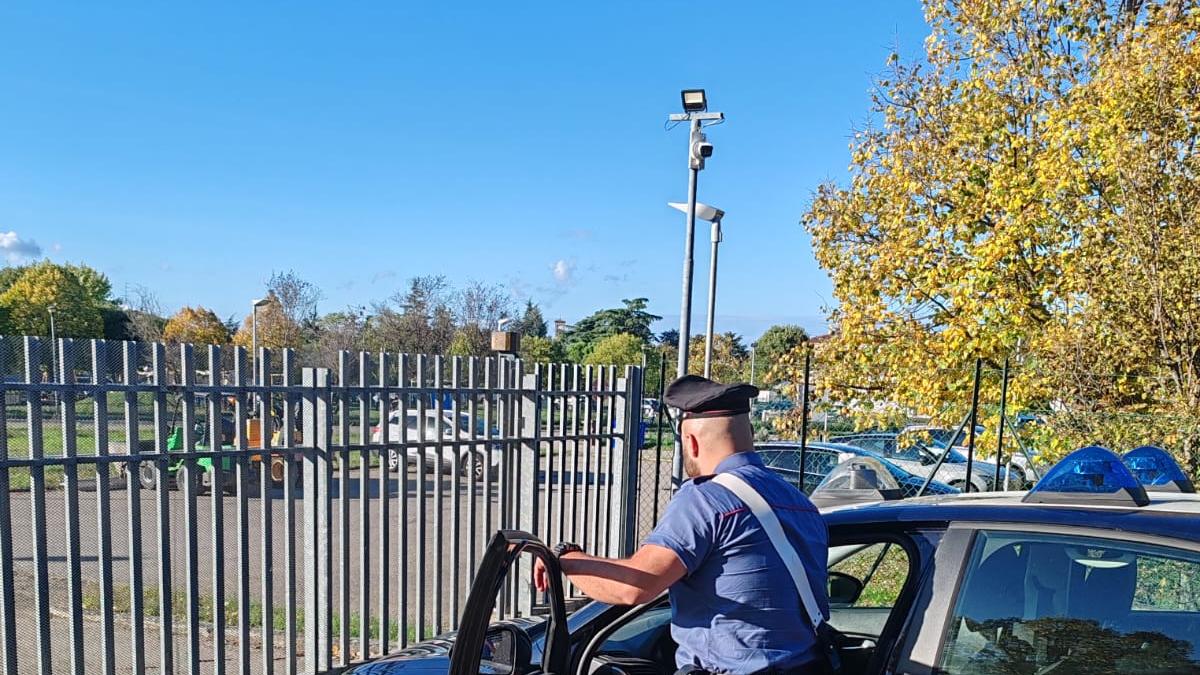 Paga il Parmigiano Reggiano con assegno scoperto, massacrato di botte
