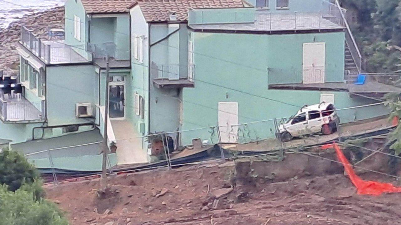 Il cantiere sulla spiaggia delle Fornacelle di Cavo