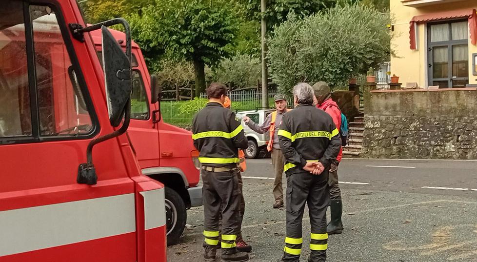 Fungaiolo disperso in Lunigiana, ricerche interrotte. La sua ultima telefonata