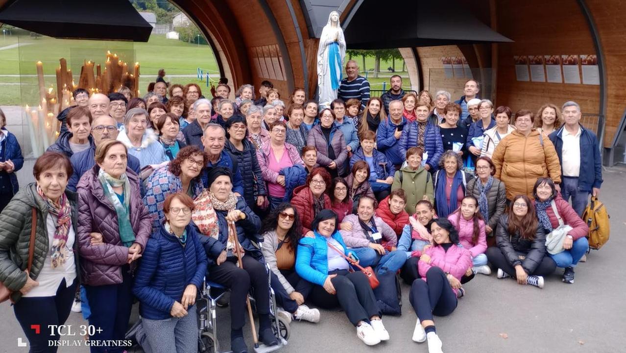 Pellegrini di Lourdes respinti all’imbarco: «24 ore infernali e 250 euro in più»