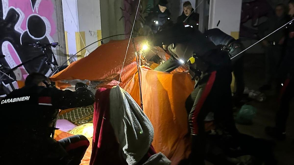 Blitz al parcheggio ex Gasometro: sgomberate cinque persone