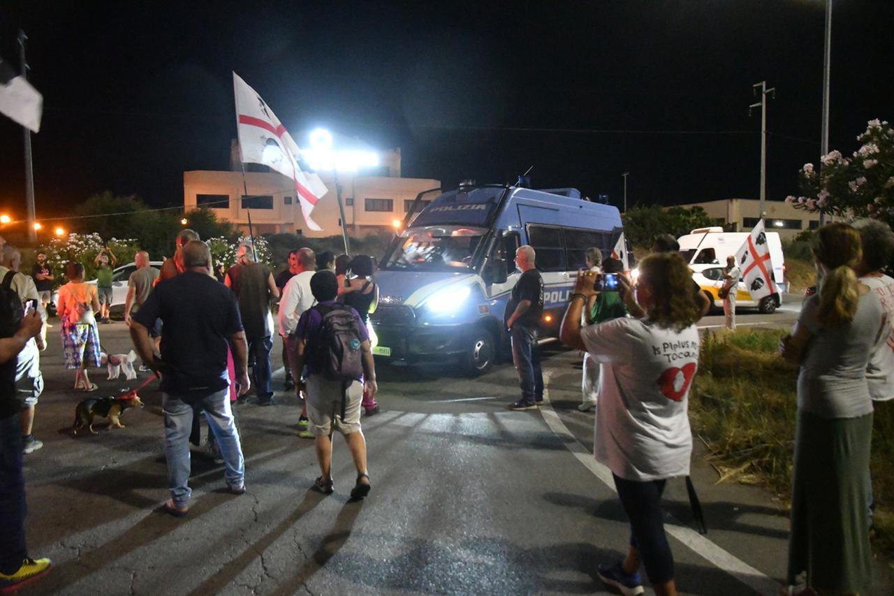 
	Manifestanti al porto industriale contro gli impianti eolici

