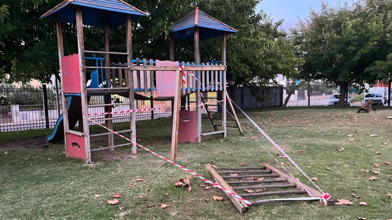 Valledoria, cede una scaletta nel parco giochi comunale: bambina di 4 anni cade e finisce in ospedale