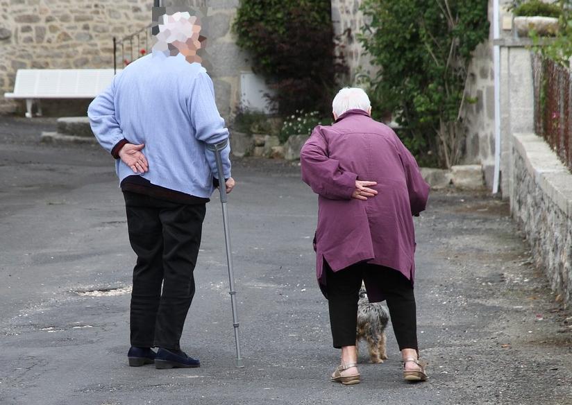 Perseguita “per passatempo” due ultraottantenni: «Siete vecchi, dovete morire»