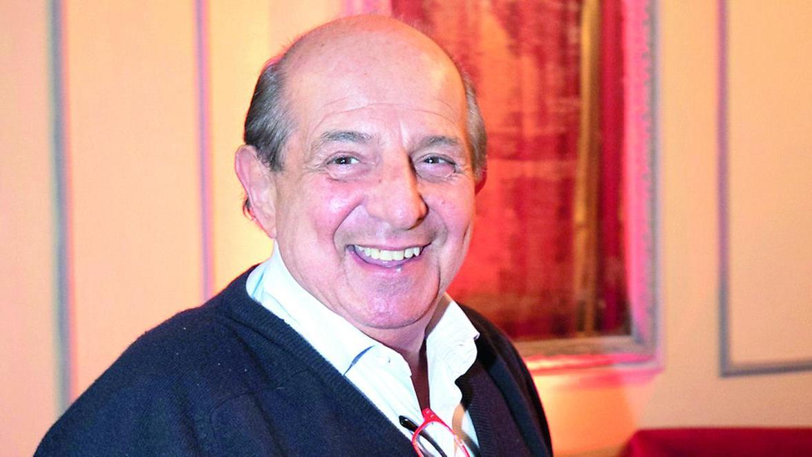 Giancarlo Magalli: «Pippo Baudo si offese per una battuta su pecore e pastori sardi. Sanremo? Non mi vollero i discografici»