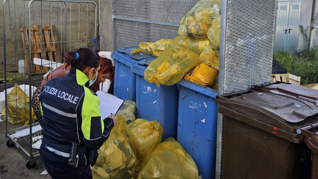 Rifiuti, la polizia locale di Olbia contro i trasgressori: 130 multati