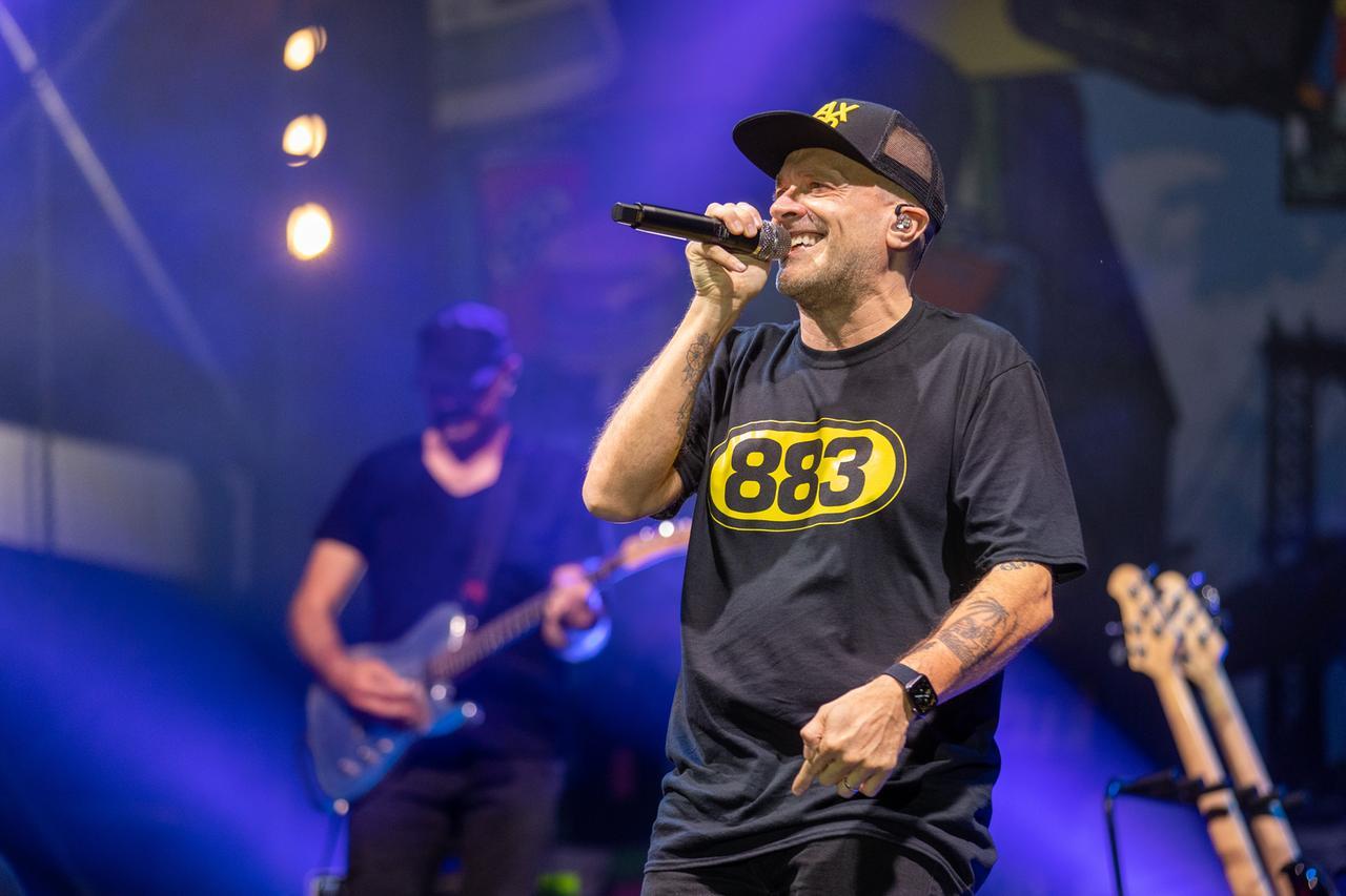 Quando Pezzali e Repetto si raccontarono a Ferrara. Su Sky la serie sugli 883