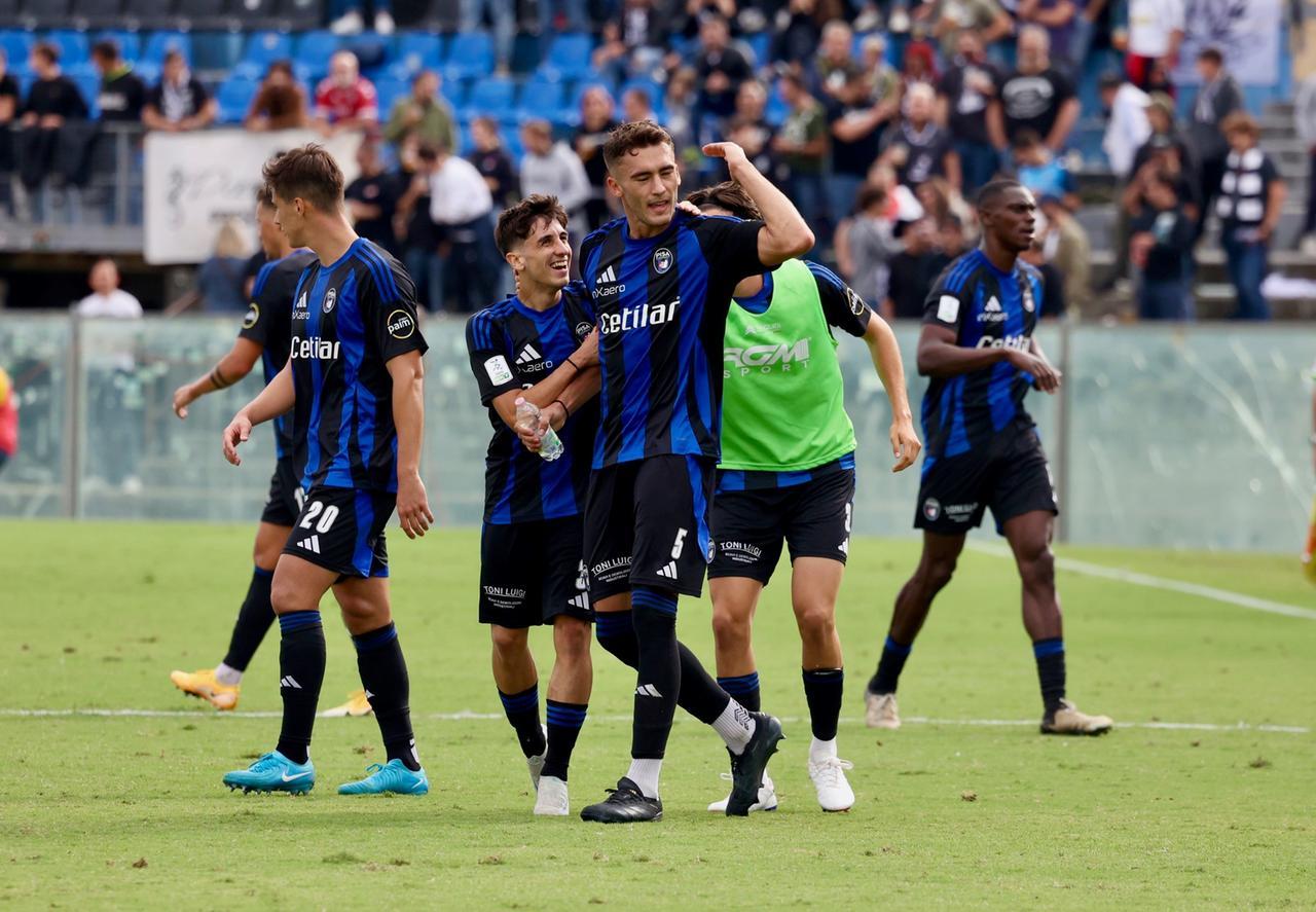 
	Canestrelli segna contro il Cesena ed esulta con Arena (foto Muzzi/Teta)

