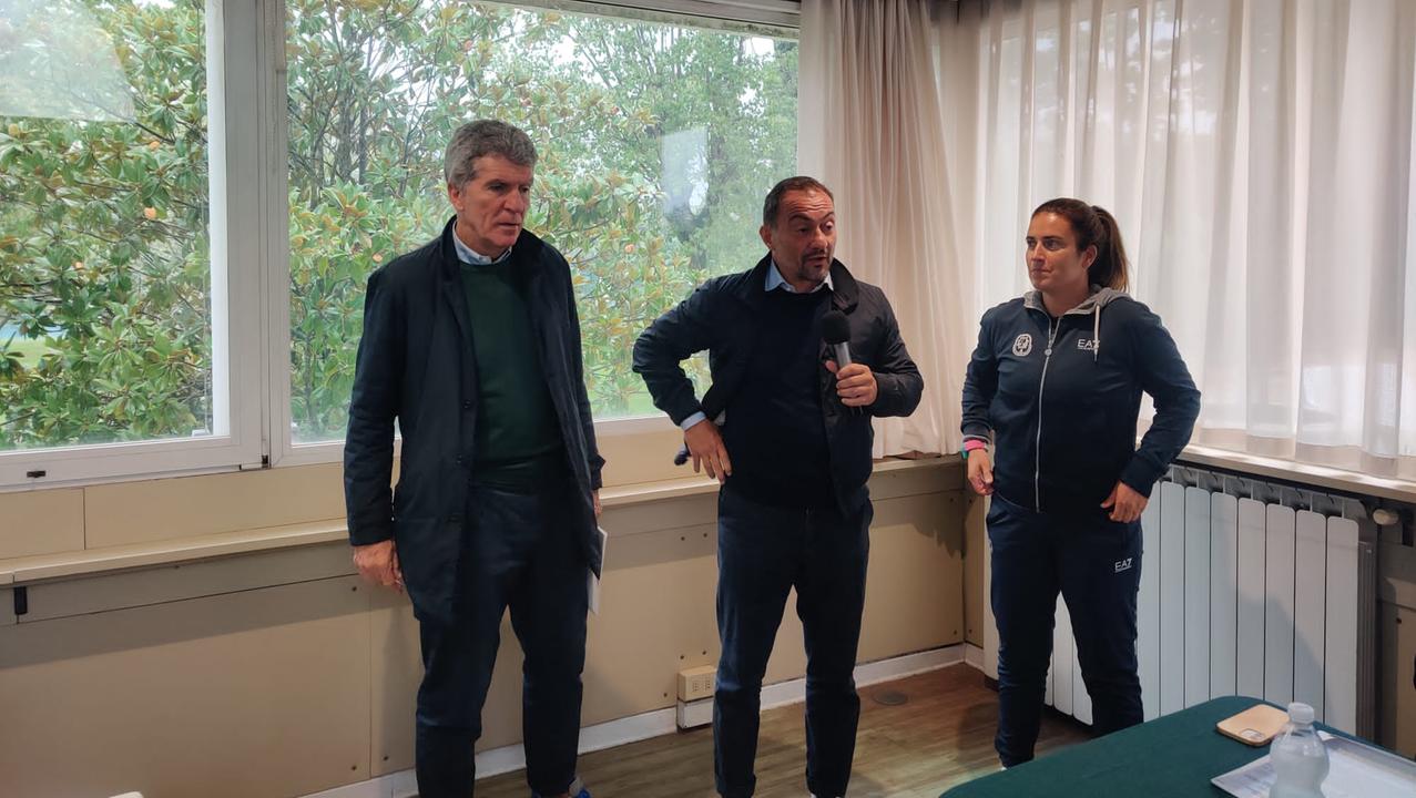 I vertici del Tennis Club Prato alla presentazione della squadra femminile che si appresta a disputare il campionato di Serie A2 di tennis a squadre