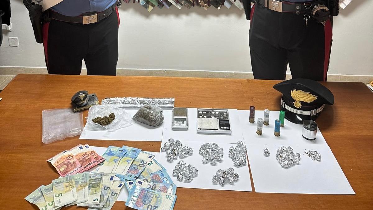 In casa, marijuana e hascisc: arrestato un 22enne a Gonnosfanadiga