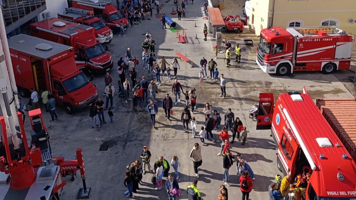 Sassari, 500 bambini e ragazzi vigili del fuoco per un giorno: successo per Pompieropoli
