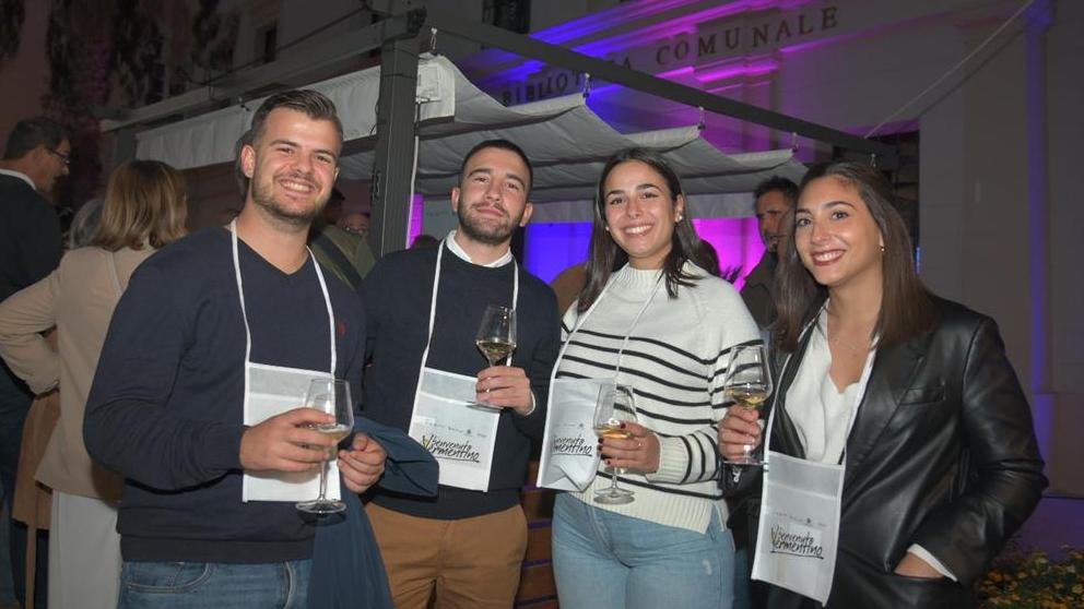 A Olbia brindisi, musica e degustazioni: pienone per Benvenuto Vermentino