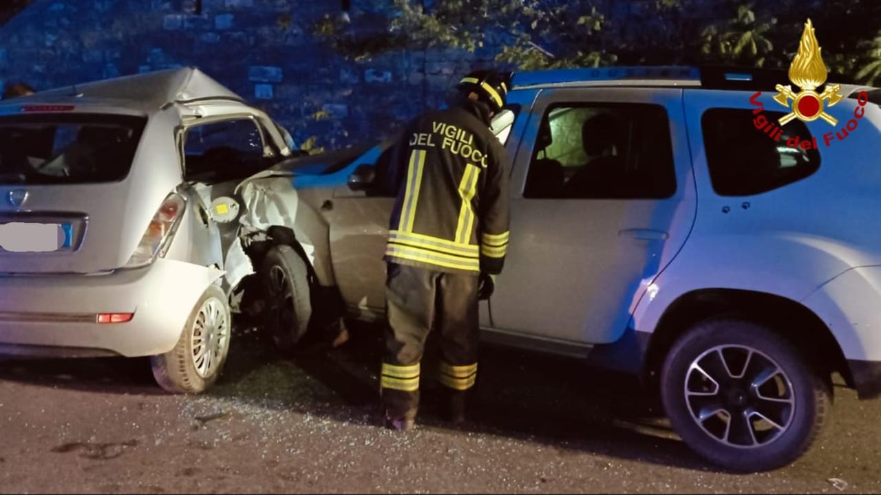 Scontro tra due auto su via Radici Sud, grave una 21enne