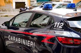 Lucca, botte e sputi in faccia alla compagna: arrestato un 41enne