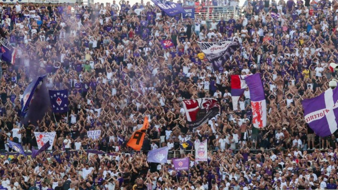 il tifo viola allo stadio