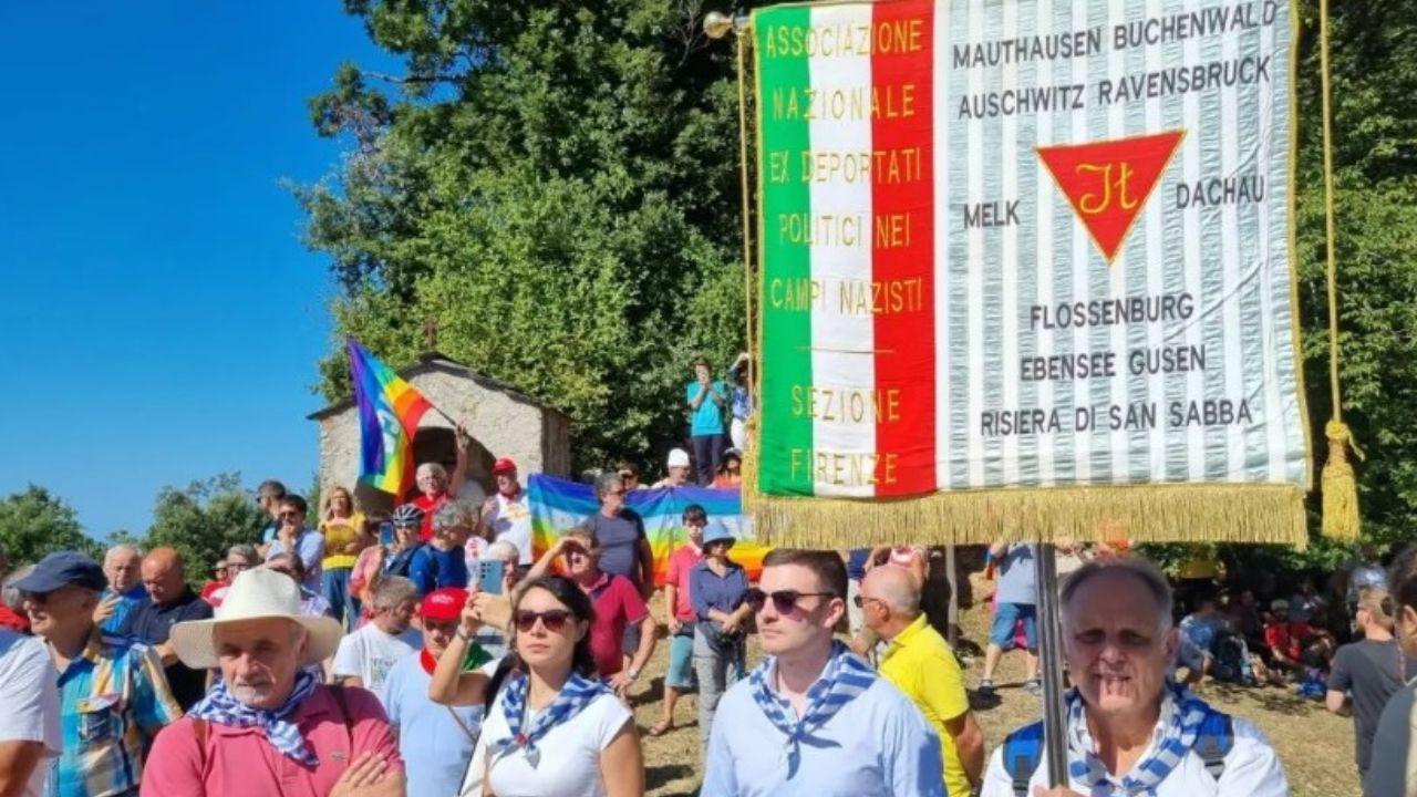 
	L&rsquo;Aned, associazione degli ex deportati nei campi nazisti, a Sant&rsquo;Anna di Stazzema (foto da Instagram)

