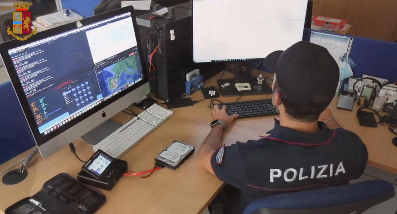 Pedopornografia, infiltrati della polizia su Telegram: arrestato a Cagliari un appartenente alle forze dell’ordine