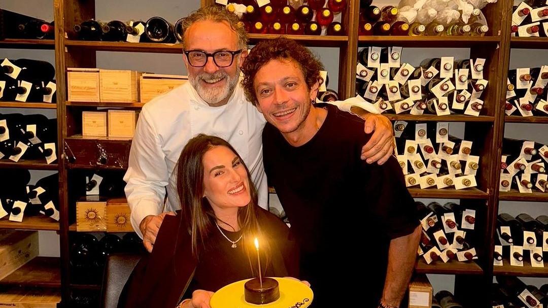 Valentino Rossi da chef Bottura per il compleanno della sua Francesca Sofia