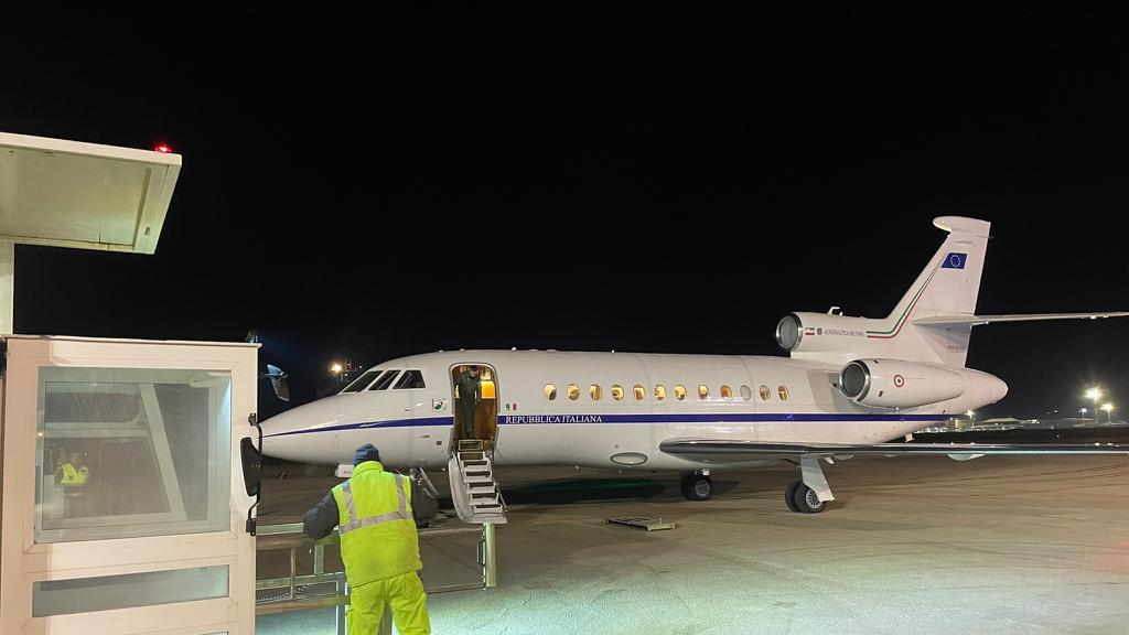 Cagliari, bimba di tre giorni in pericolo di vita trasportata a Roma con un volo militare