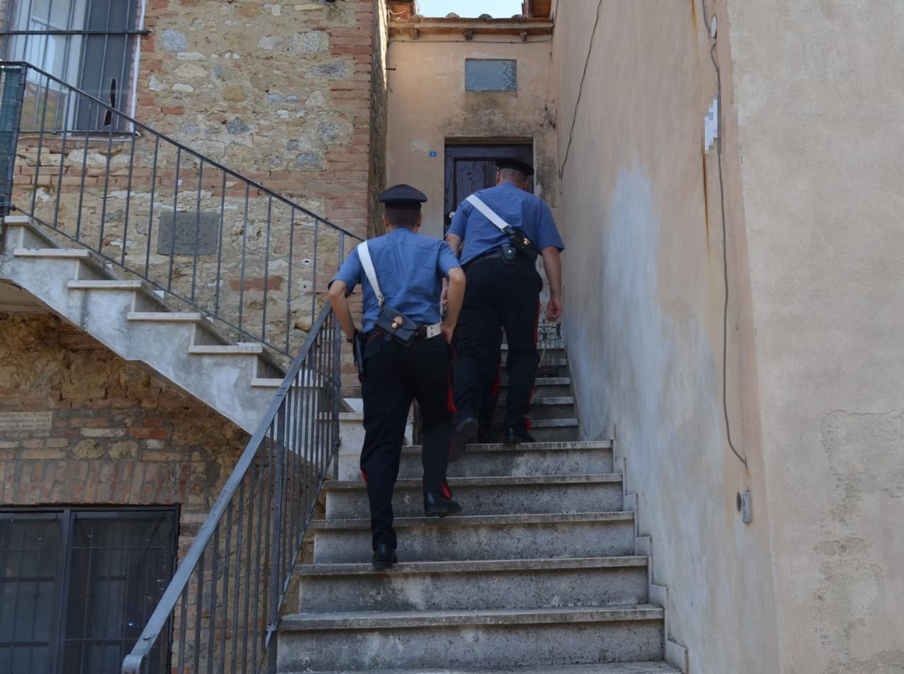 Serrenti, maltratta la moglie per mesi poi la aggredisce: arrestato 39enne