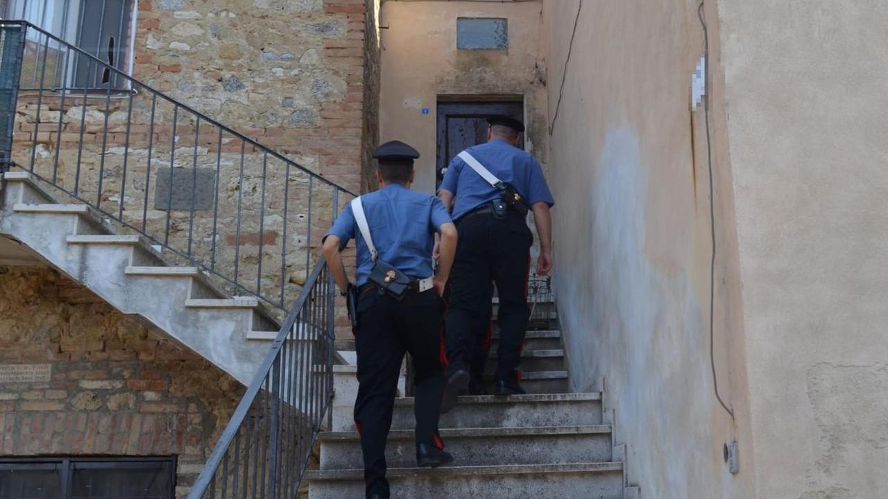 Serrenti, maltratta la moglie per mesi poi la aggredisce: arrestato 39enne