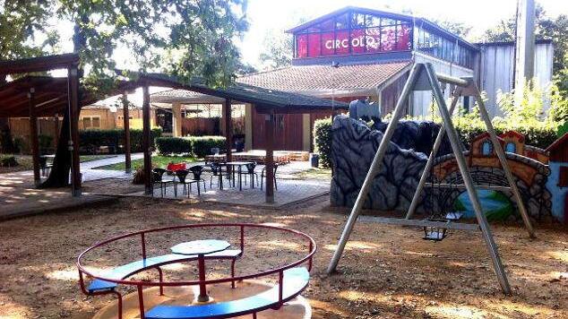L’area dei giochi per bambini al parco Le sughere alle Quattro Strade di Bientina: qui si trova il circolo Arci