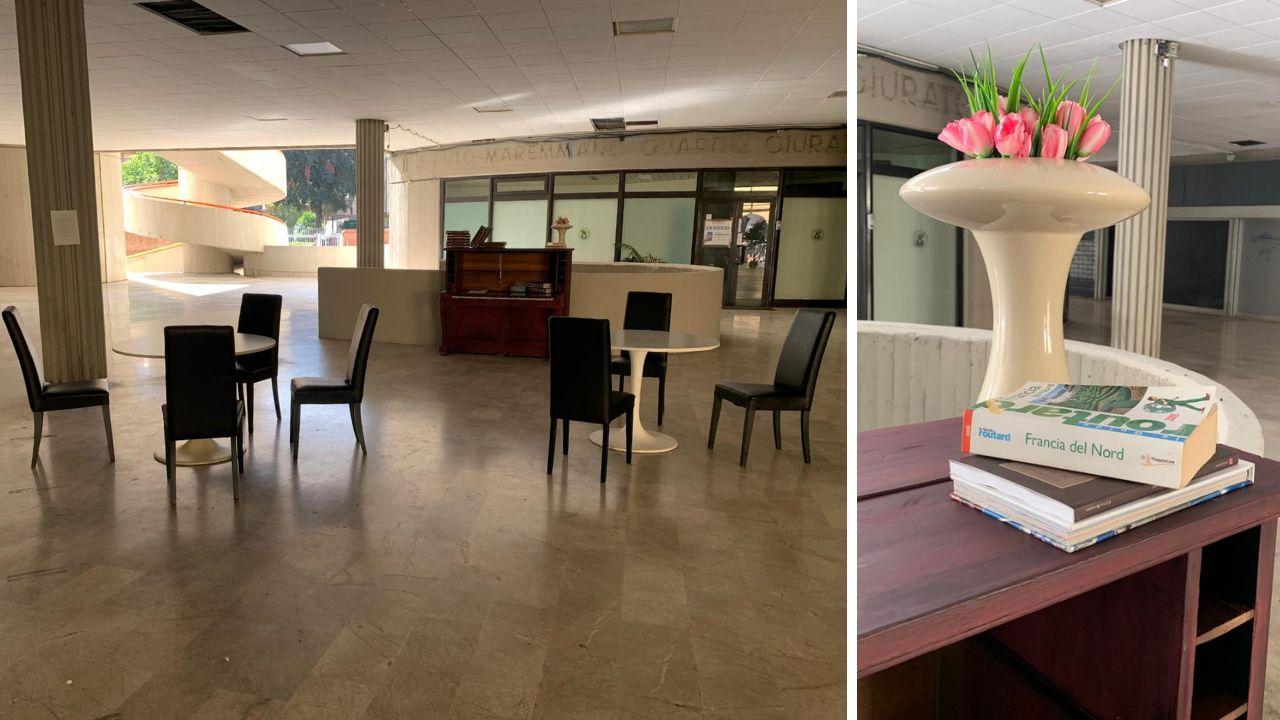 Il salottino con due tavoli e sette sedie allestito dal condominio nella galleria di palazzo Cosimini