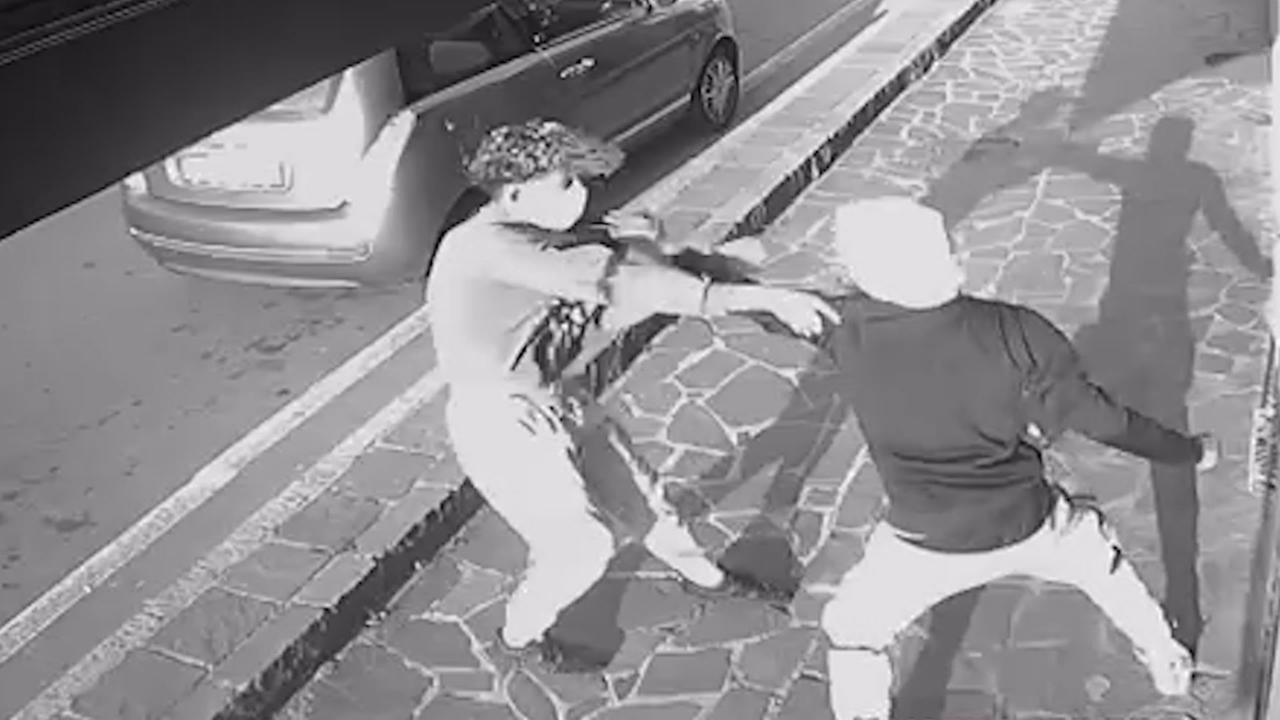 Modena, giovane accoltellato dopo una lite nella zona del condominio Lambda