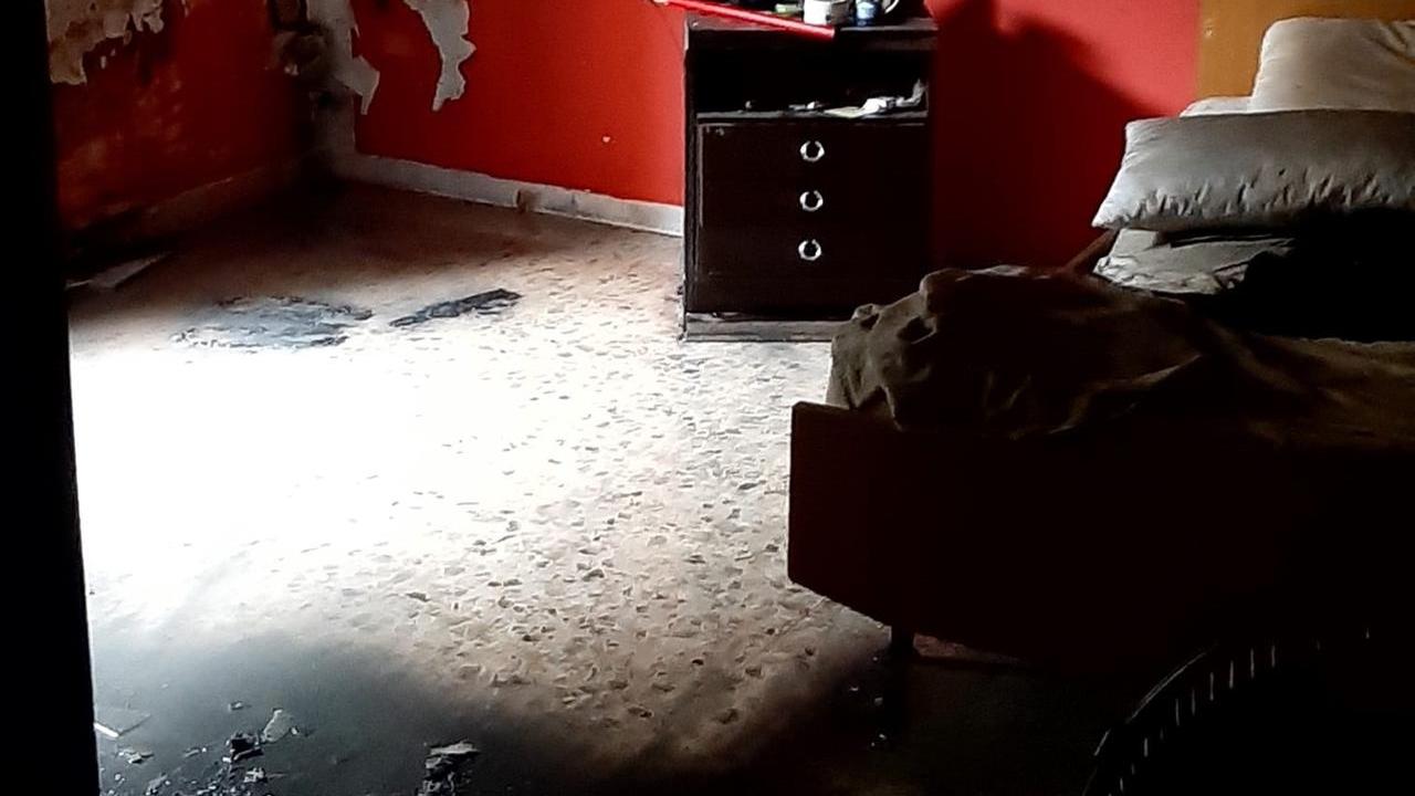 Scoppia l’incendio in camera da letto a causa del caricabatterie del cellulare
