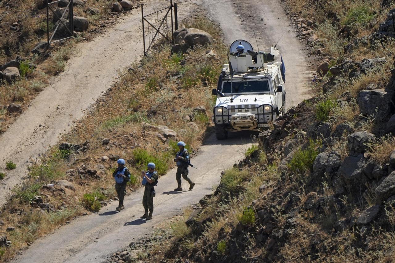 Il ministro israeliano: «Forze Unifil scudo per Hezbollah. Via dalle zone di guerra»
