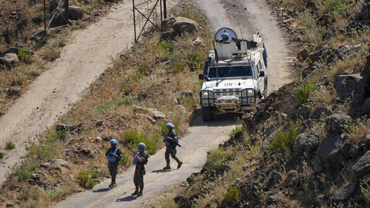 Il ministro israeliano: «Forze Unifil scudo per Hezbollah. Via dalle zone di guerra»