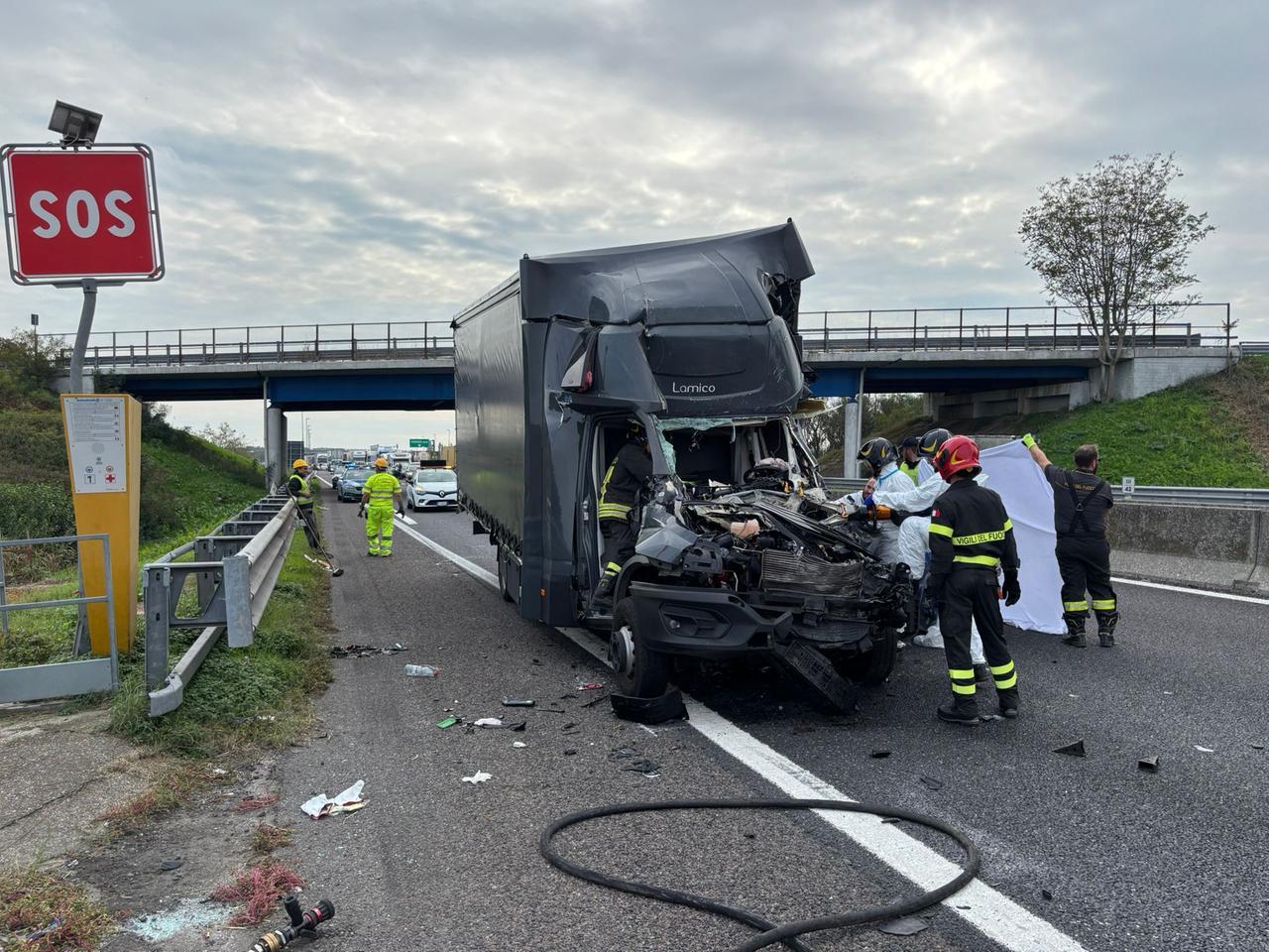 Incidente in autostrada a Ferrara: un morto