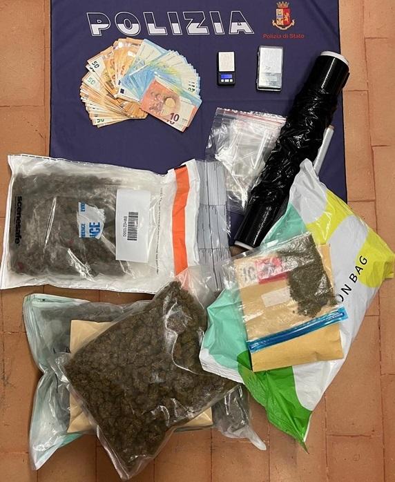 Aveva 2,5 chili di marijuana in casa: arrestato e liberato con l’obbligo di firma