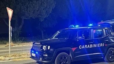 Castagneto, cerca la ex armato di coltelli, benzina e gas: il giorno prima aveva ricevuto il divieto di avvicinarsi