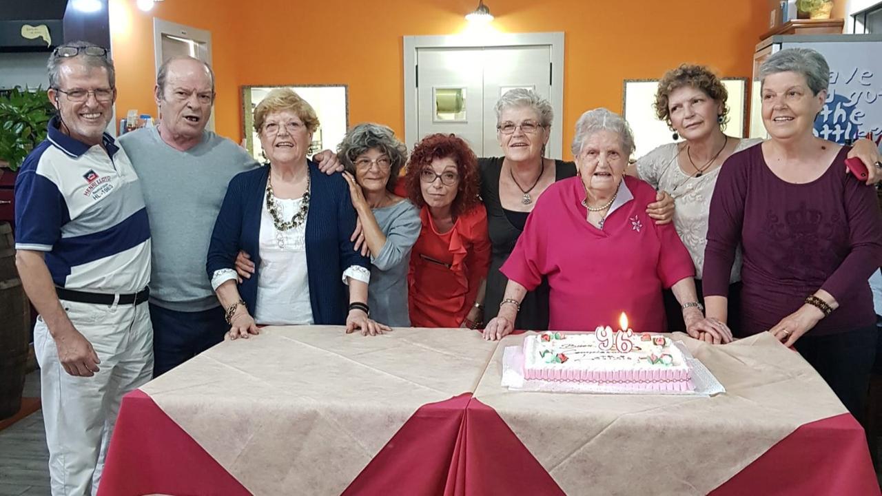 Villanova Tulo in festa per i 102 anni di Letizia Puddu