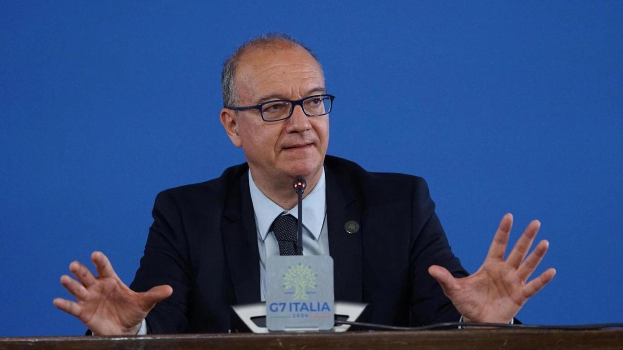 Valditara: «I contratti degli insegnanti erano bloccati, con noi due aumenti in due anni»