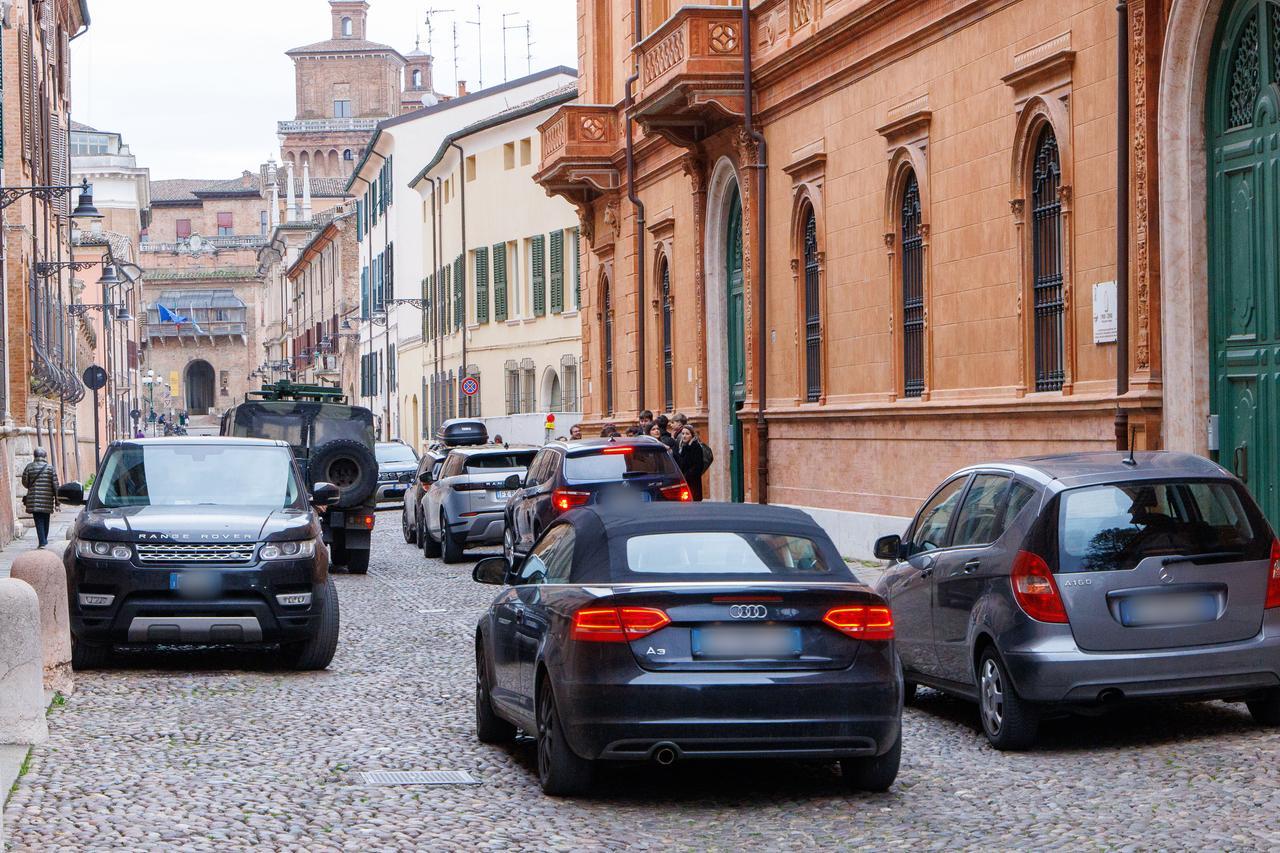 Ferrara, situazione traffico: dalla periferia al centro si arriva prima a piedi che in auto