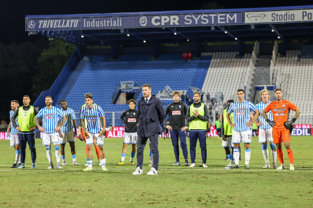 Spal, il ritiro è l’ultima spiaggia. Allenamenti a porte aperte ma i tifosi non ci sono