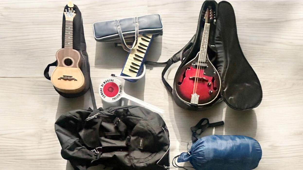 Strumenti musicali rubati a Modena, la polizia locale cerca il proprietario