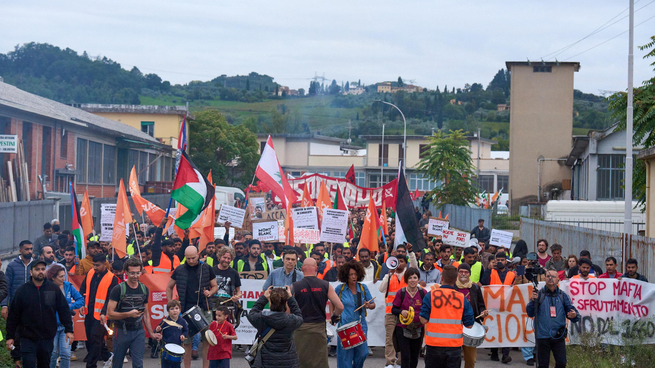 
	Il corteo di protesta contro l&rsquo;aggressione agli operai che scioperavano&nbsp;a Carmignano

