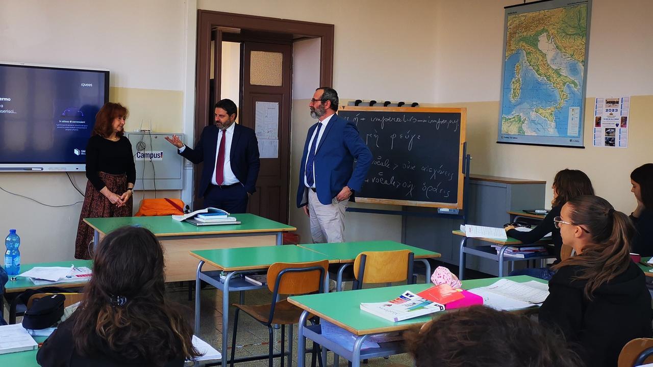 Sassari, Giuseppe Mascia ascolta le proposte degli studenti del liceo Azuni