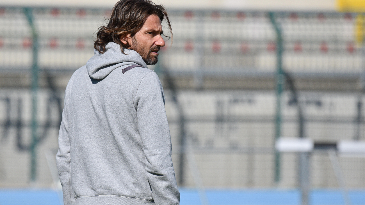 Luigi Consonni nelle vesti di mister della Primavera del Grosseto nell’ottobre 2021 (foto Agenzia Bf)
